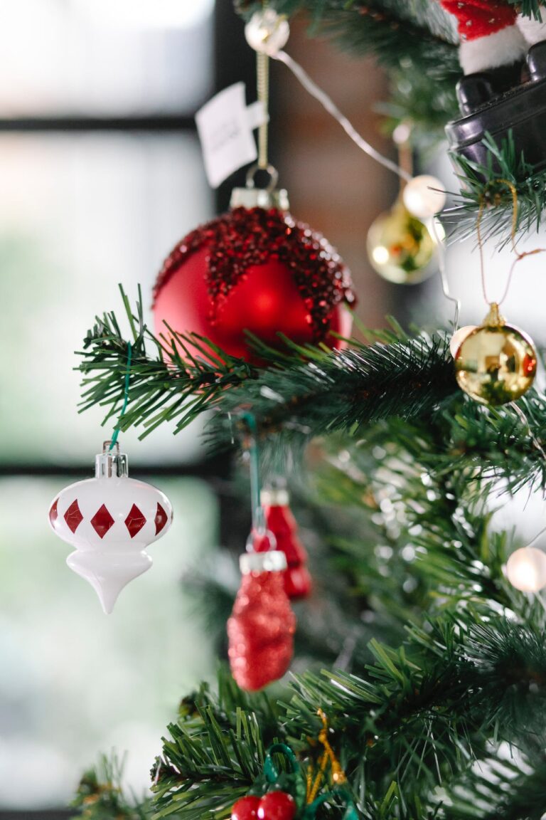 Ornamen Pohon Natal