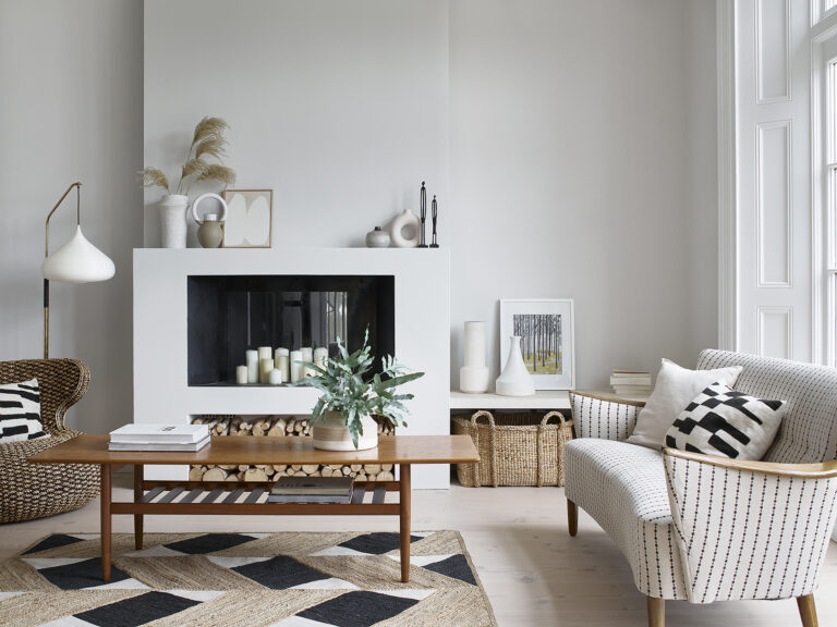 Dulux white paint